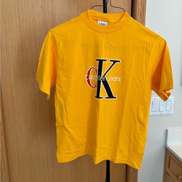 CALVIN KLEIN YELLOW T-SHIRT - NEW - SMALL - Picture 6 of 8